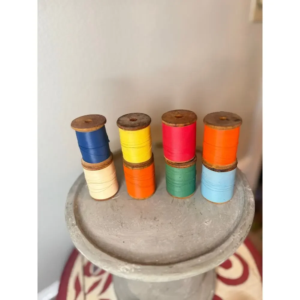 Lot of 8 Vintage Wooden Spools with Bright Thread - Picture 2 of 2